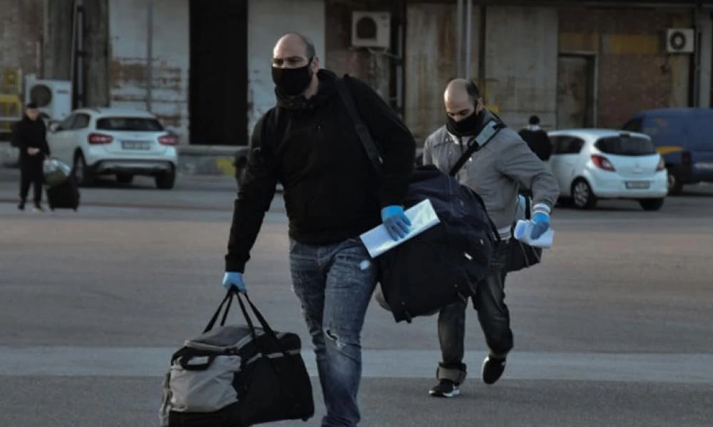 «Μπλόκο» στα λιμάνια: Αυστηροί έλεγχοι σε όσους επιχειρούν να ταξιδέψουν - Τι προβλέπεται για τους επιβάτες